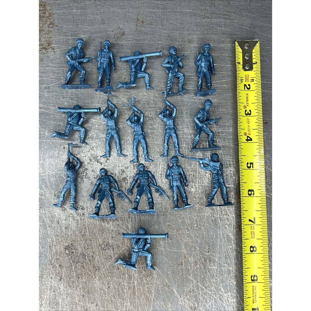 Lot Of 16 1950's MPC Metallic Steel Blue Plastic Army Men Various Poses - Picture 7 of 7